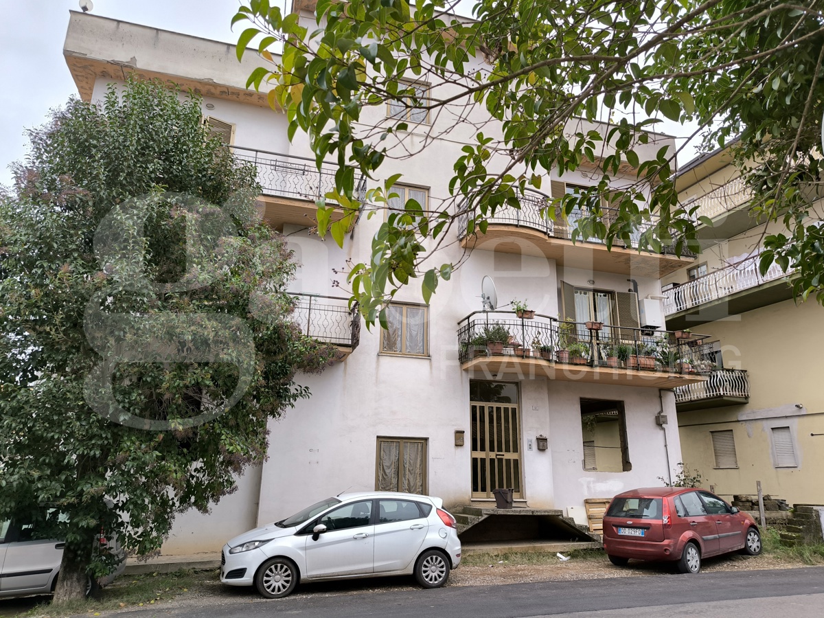 Appartamento con box a Corchiano