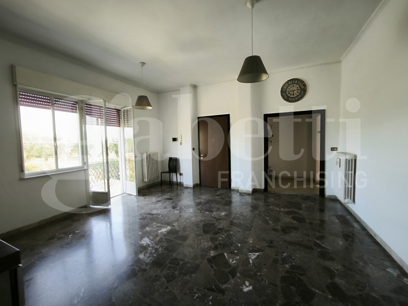 Quadrilocale con box a Gallese