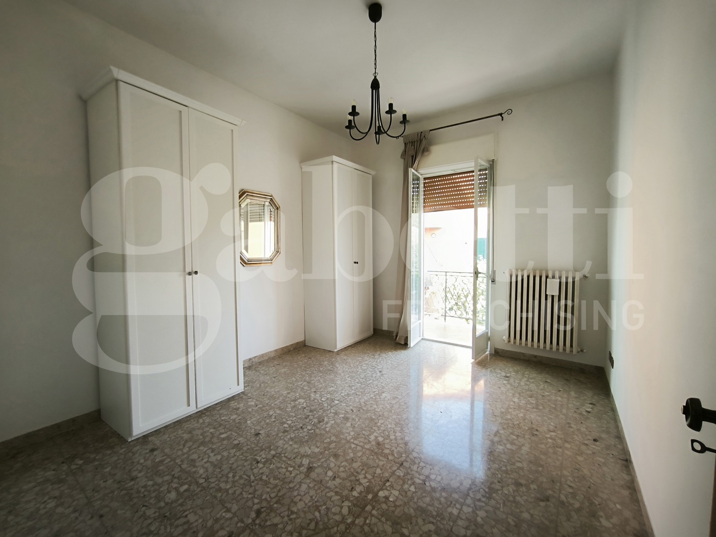 Quadrilocale con box a Gallese