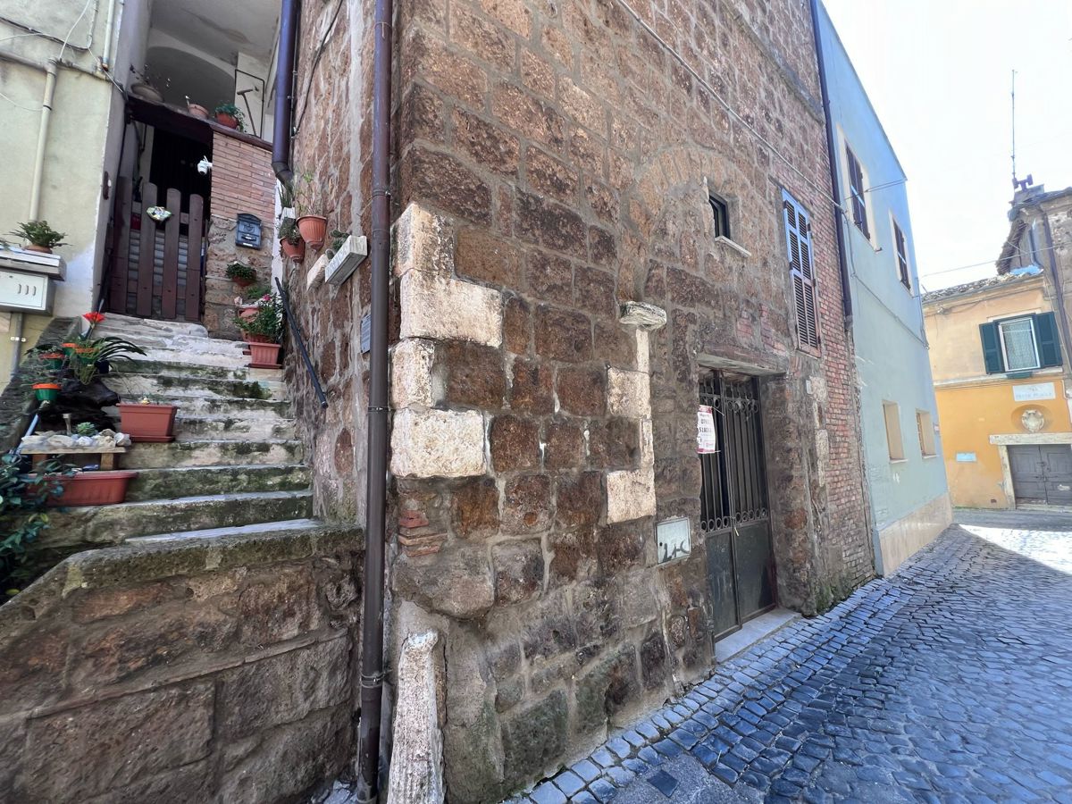 Magazzino in vendita a Civita Castellana