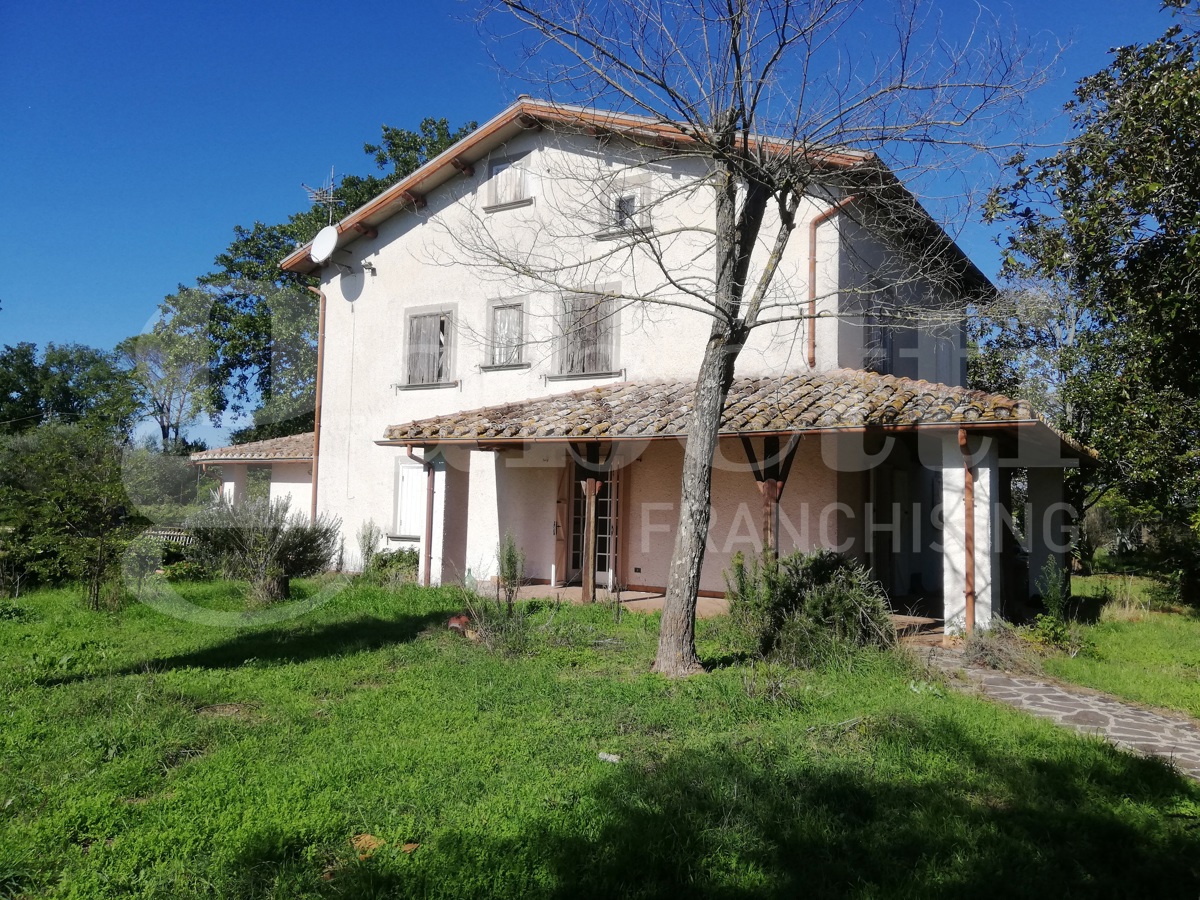 Villa con giardino a Gallese
