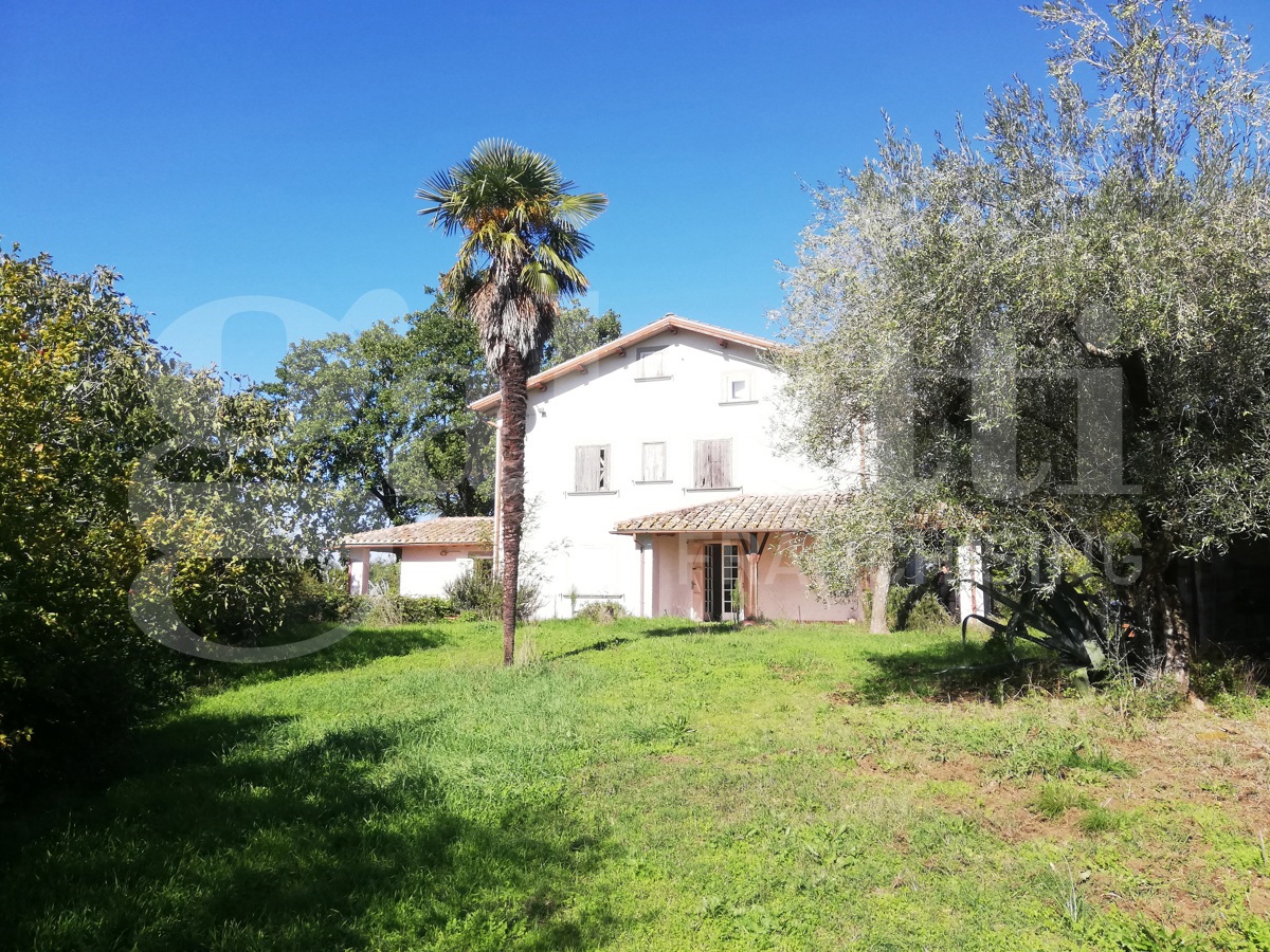 Villa con giardino a Gallese