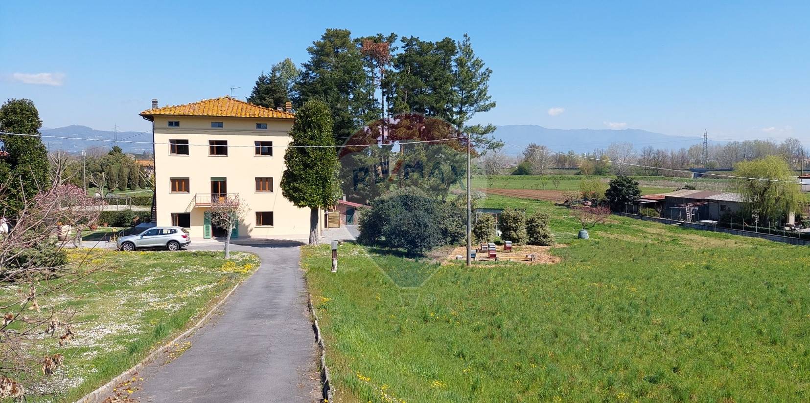 Villa con giardino in via di vicopelago e pozzuolo, Lucca