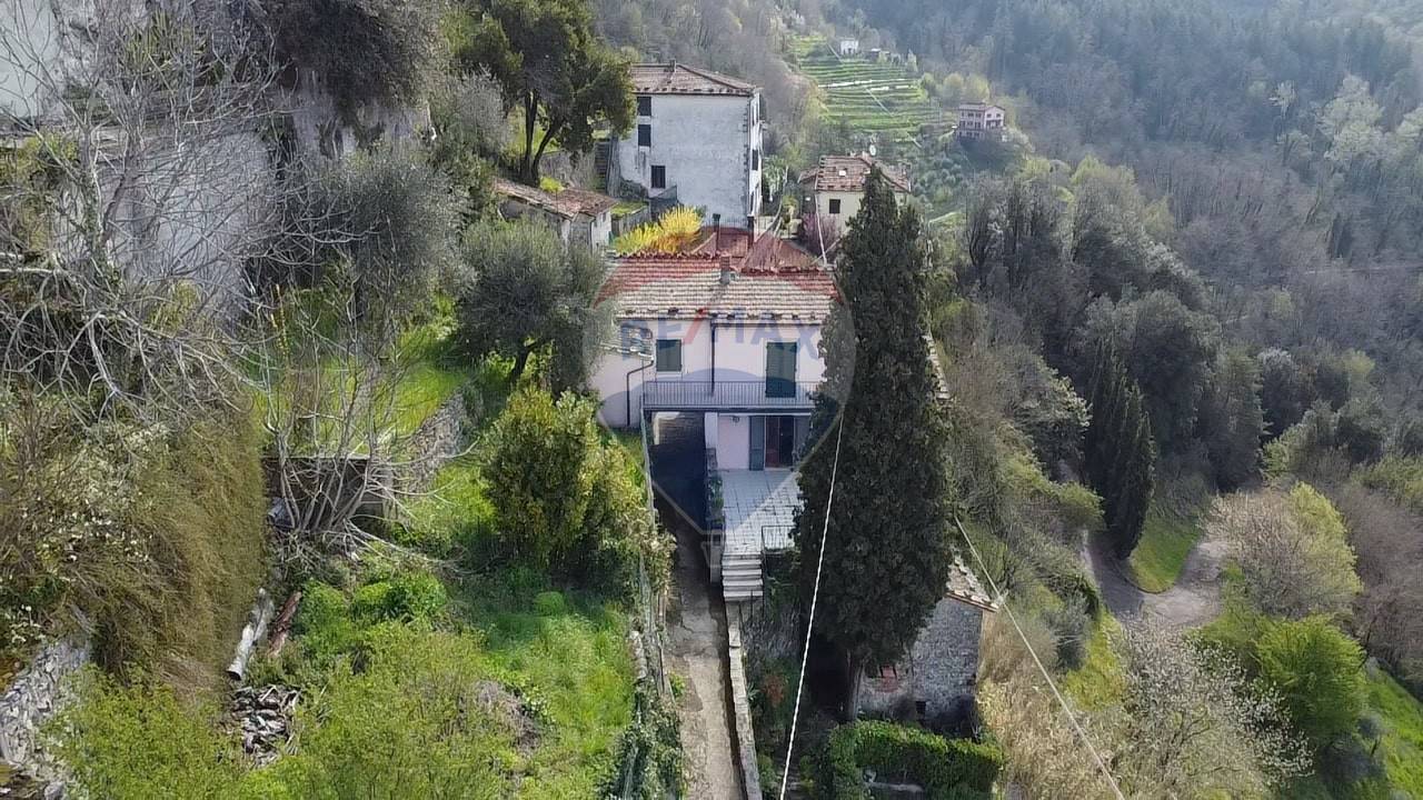 Casa indipendente con giardino in via garibaldi loc.cocciglia, Bagni di Lucca