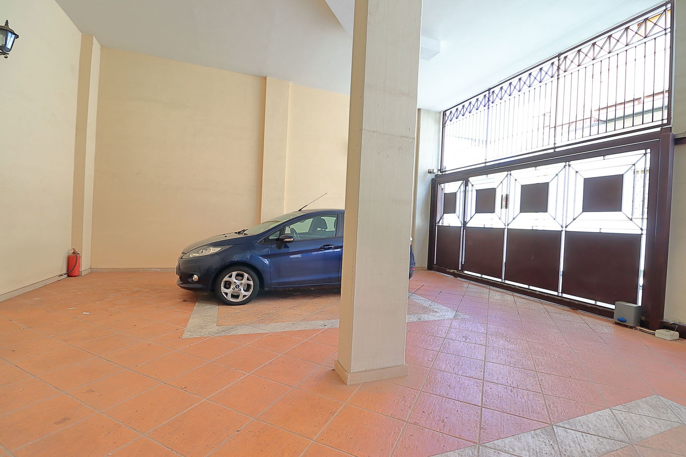 Stabile/Palazzo con box doppio a Bari