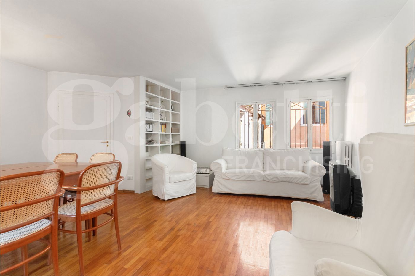 Quadrilocale arredato in affitto a Venezia