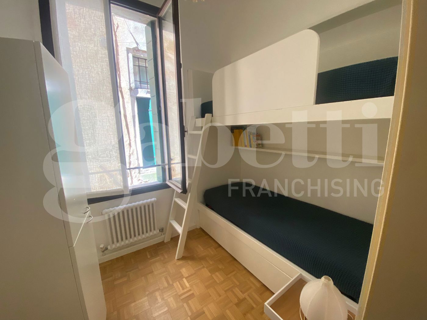 Trilocale arredato in affitto a Venezia