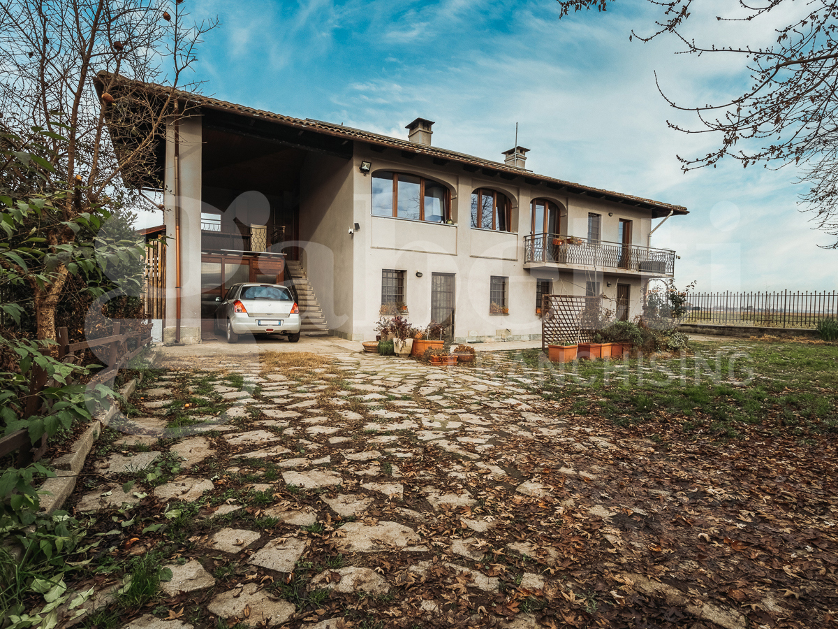 Casa indipendente con giardino a Buriasco