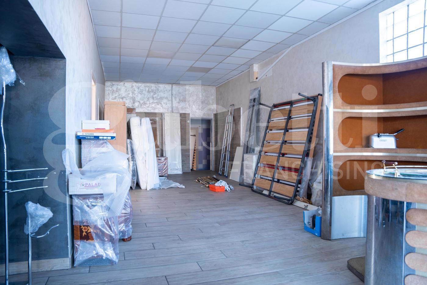 Negozio in affitto a Scalenghe