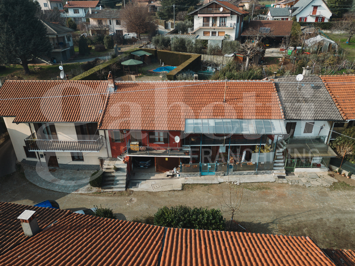 Rustico con giardino a Cantalupa