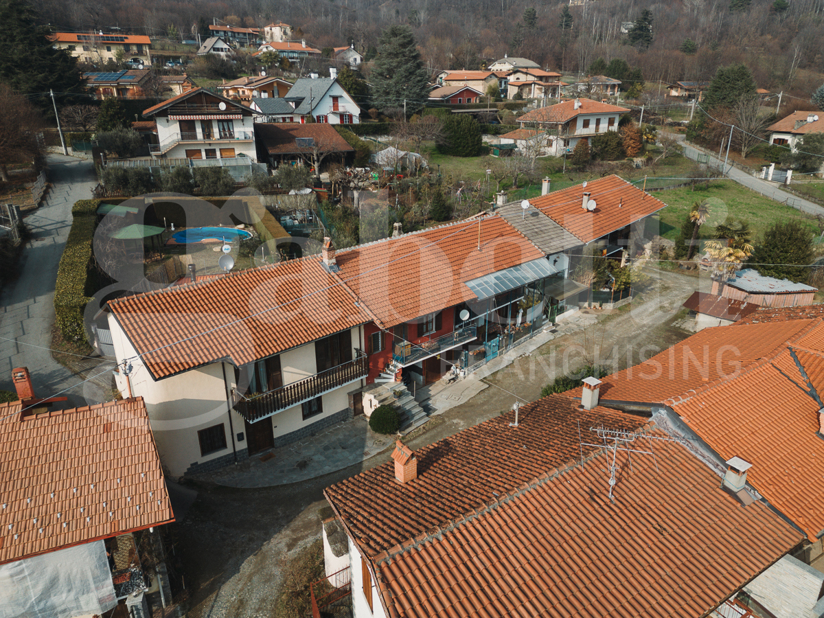 Rustico con giardino a Cantalupa