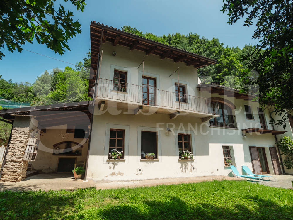 Villa con giardino a San Secondo di Pinerolo