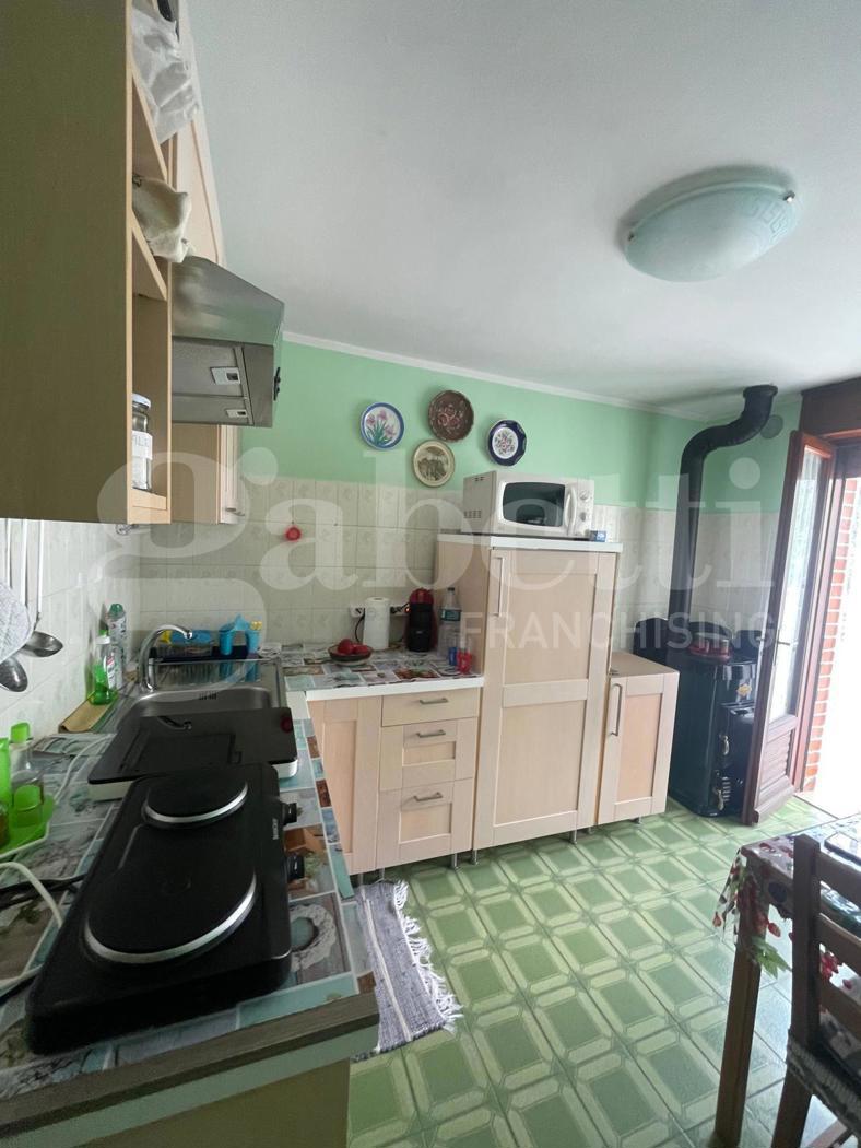 Trilocale arredato in affitto a Perrero