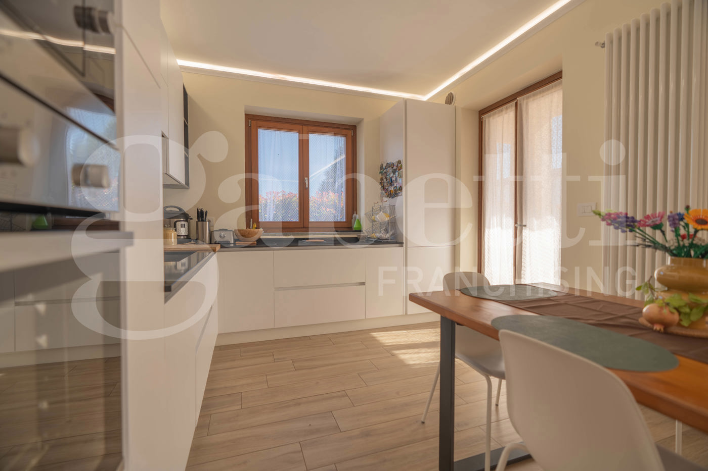 Quadrilocale con giardino a Piscina