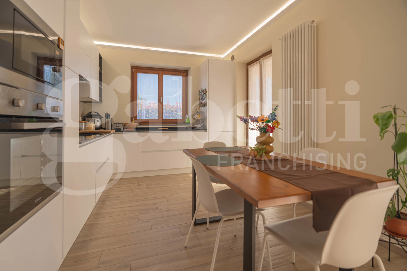 Quadrilocale con giardino a Piscina