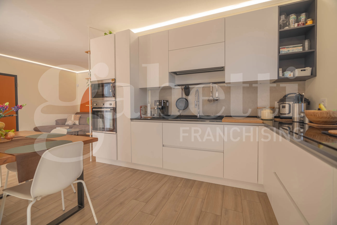 Quadrilocale con giardino a Piscina