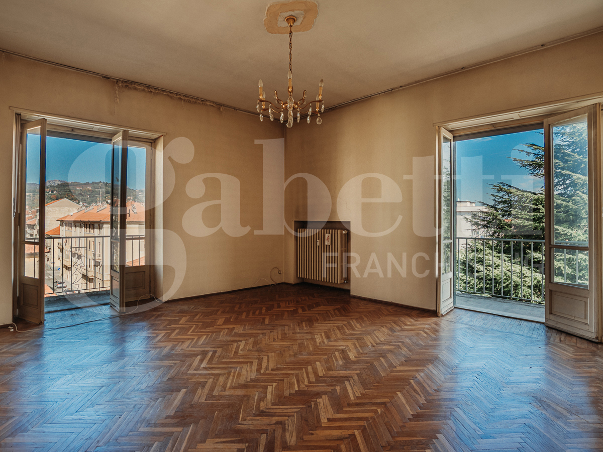 Appartamento con box a Pinerolo