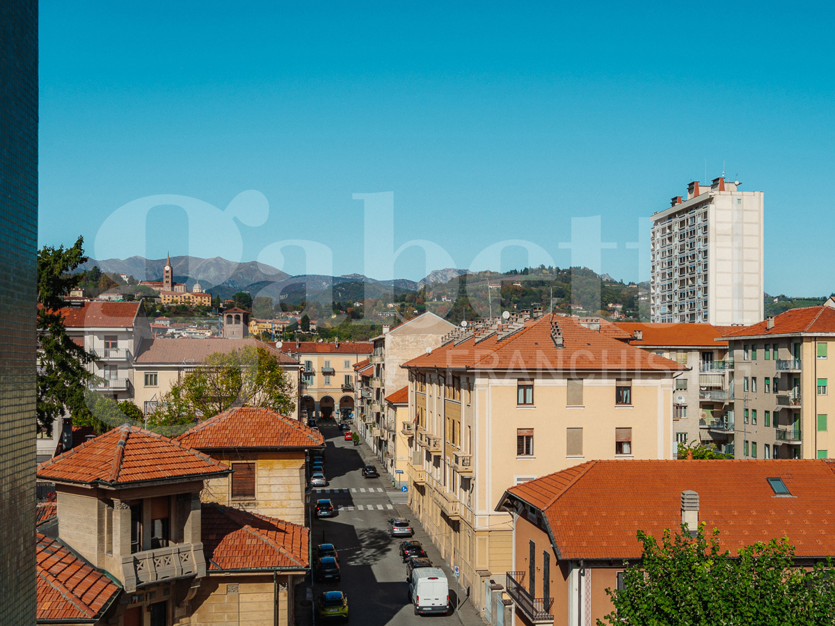 Appartamento con box a Pinerolo