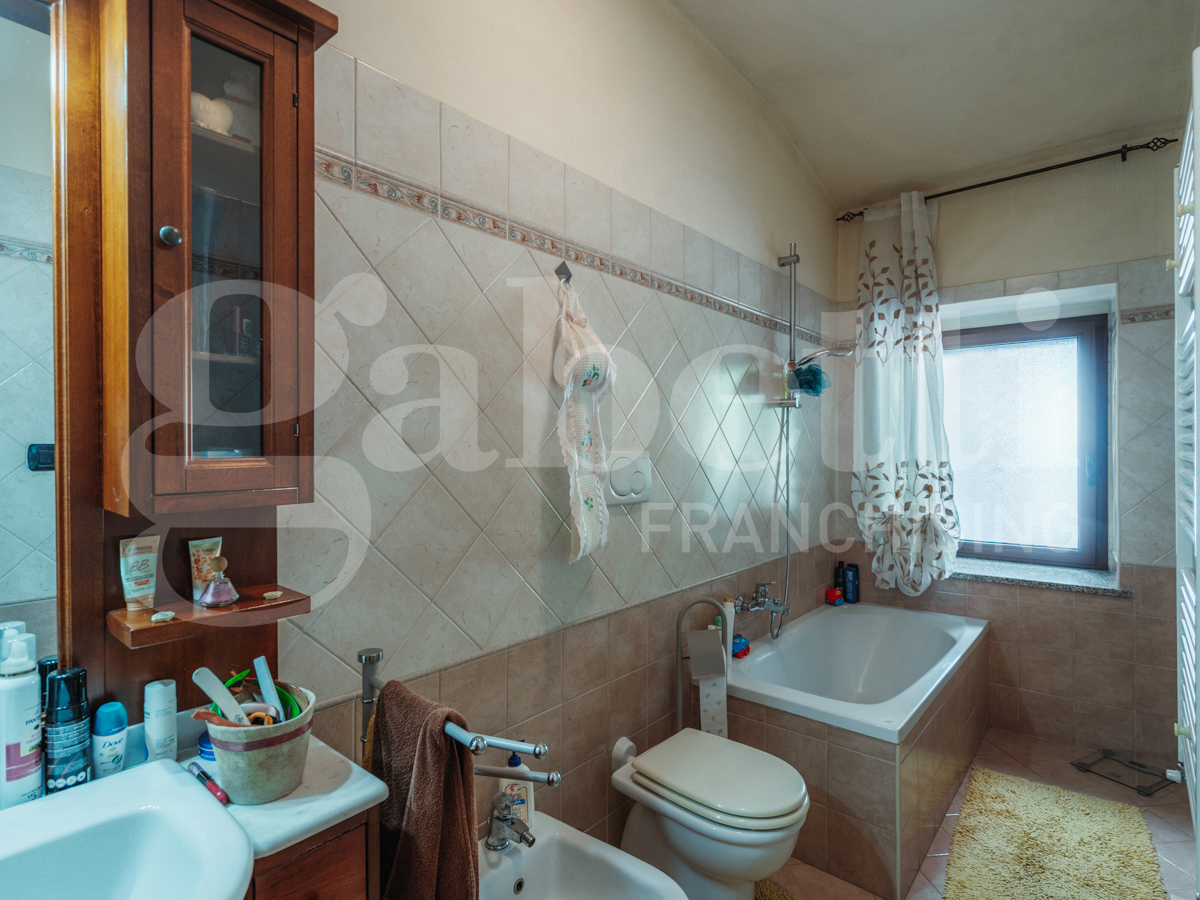 Villa con giardino a Roletto