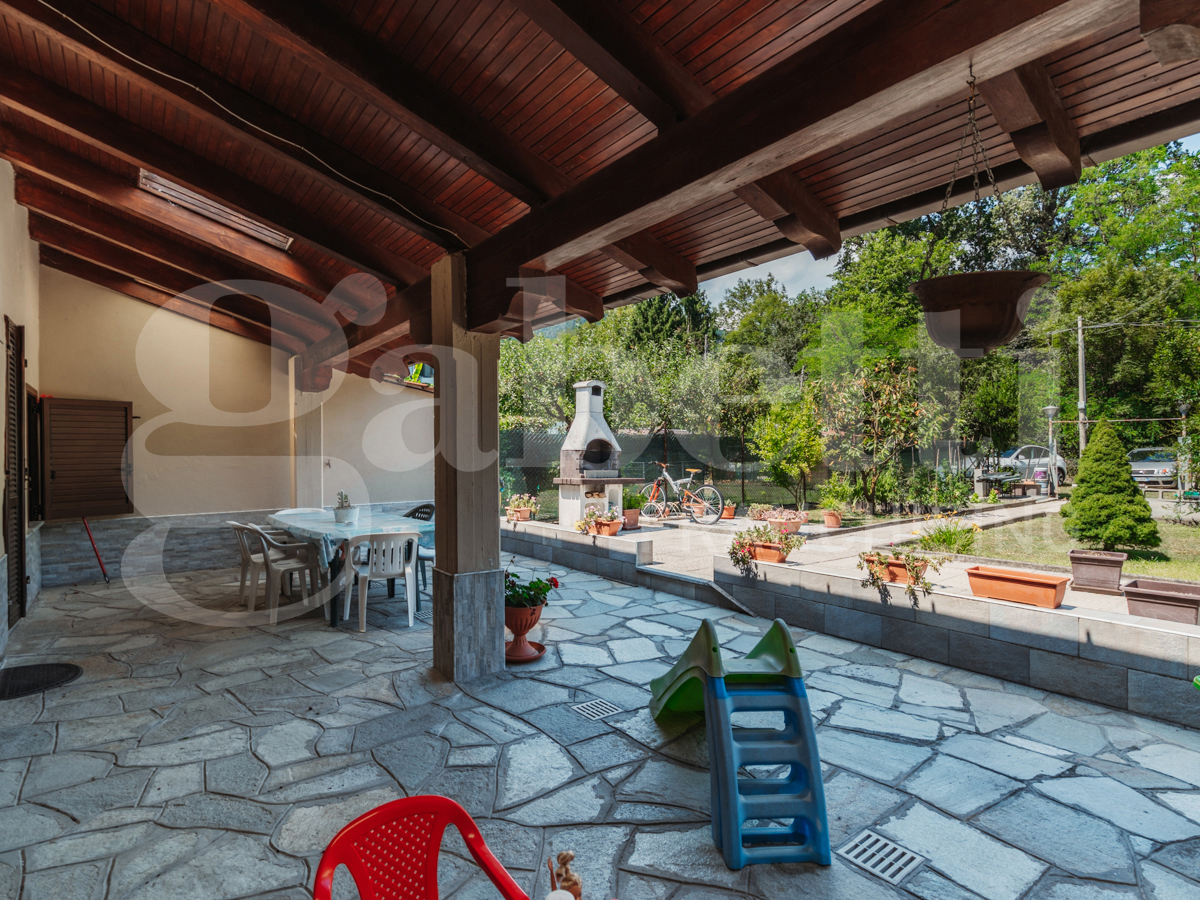 Villa con giardino a Roletto