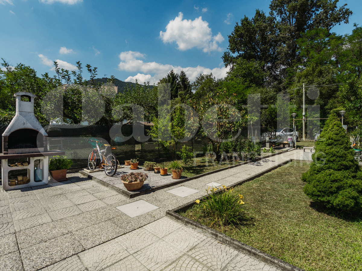 Villa con giardino a Roletto