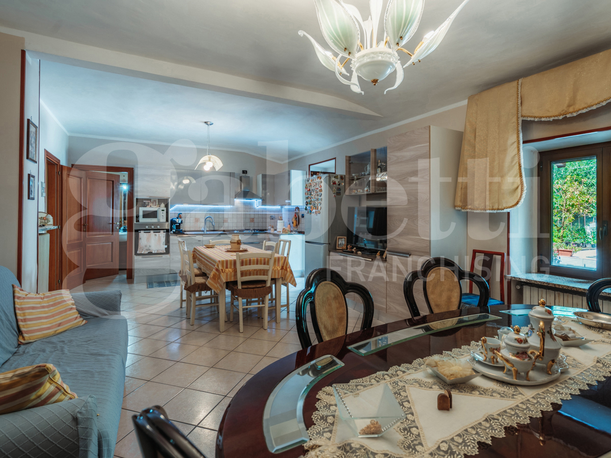 Villa con giardino a Roletto