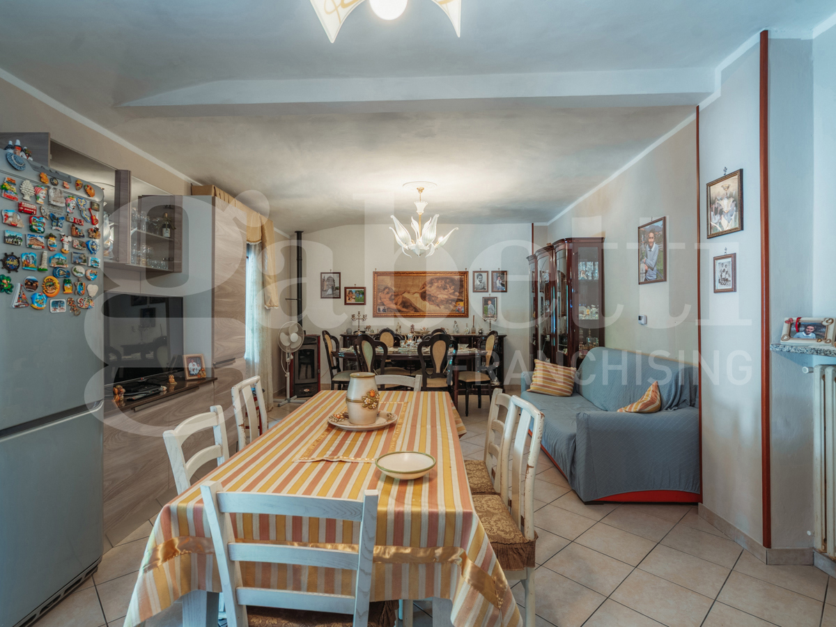 Villa con giardino a Roletto