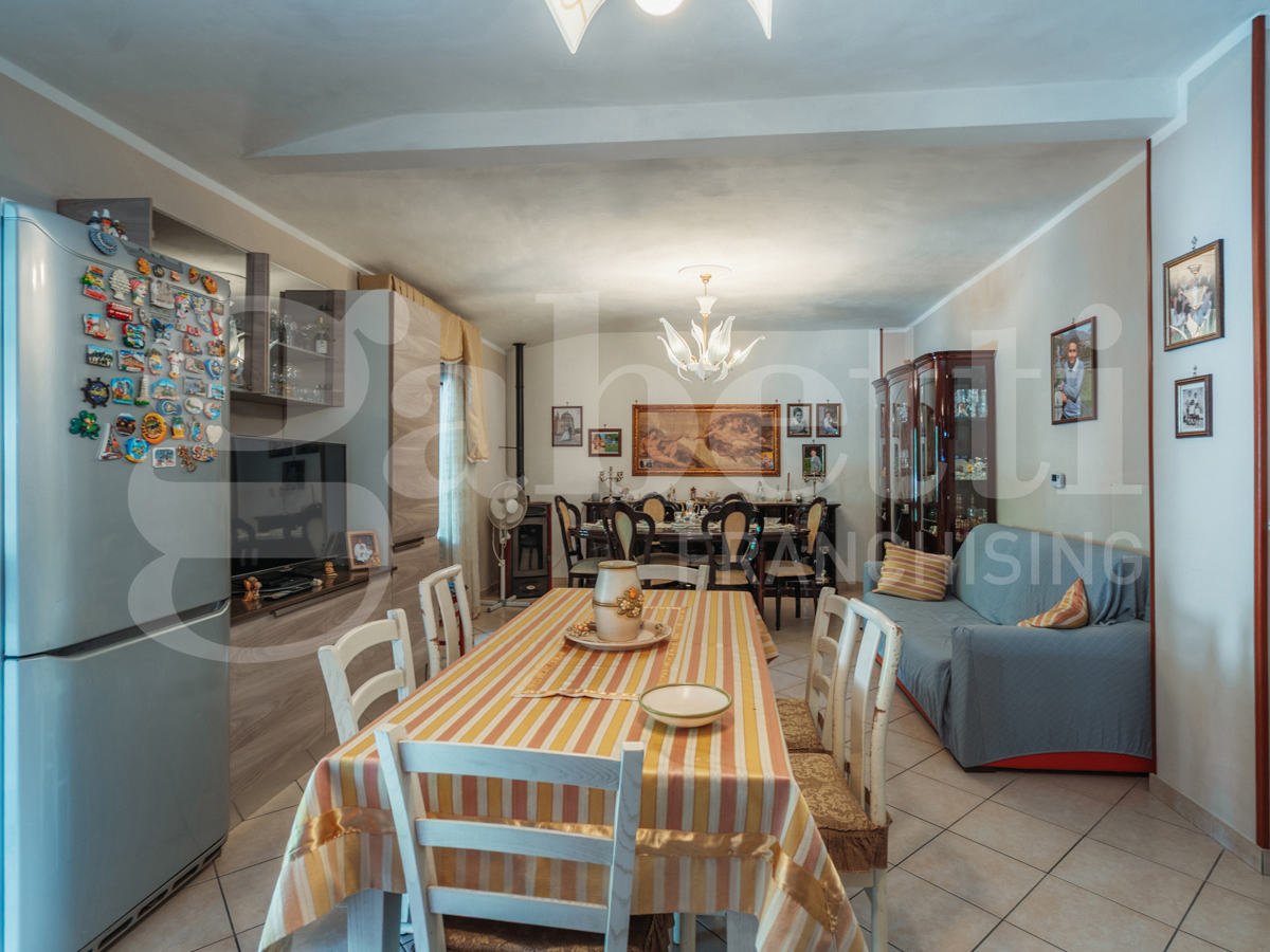 Villa con giardino a Roletto