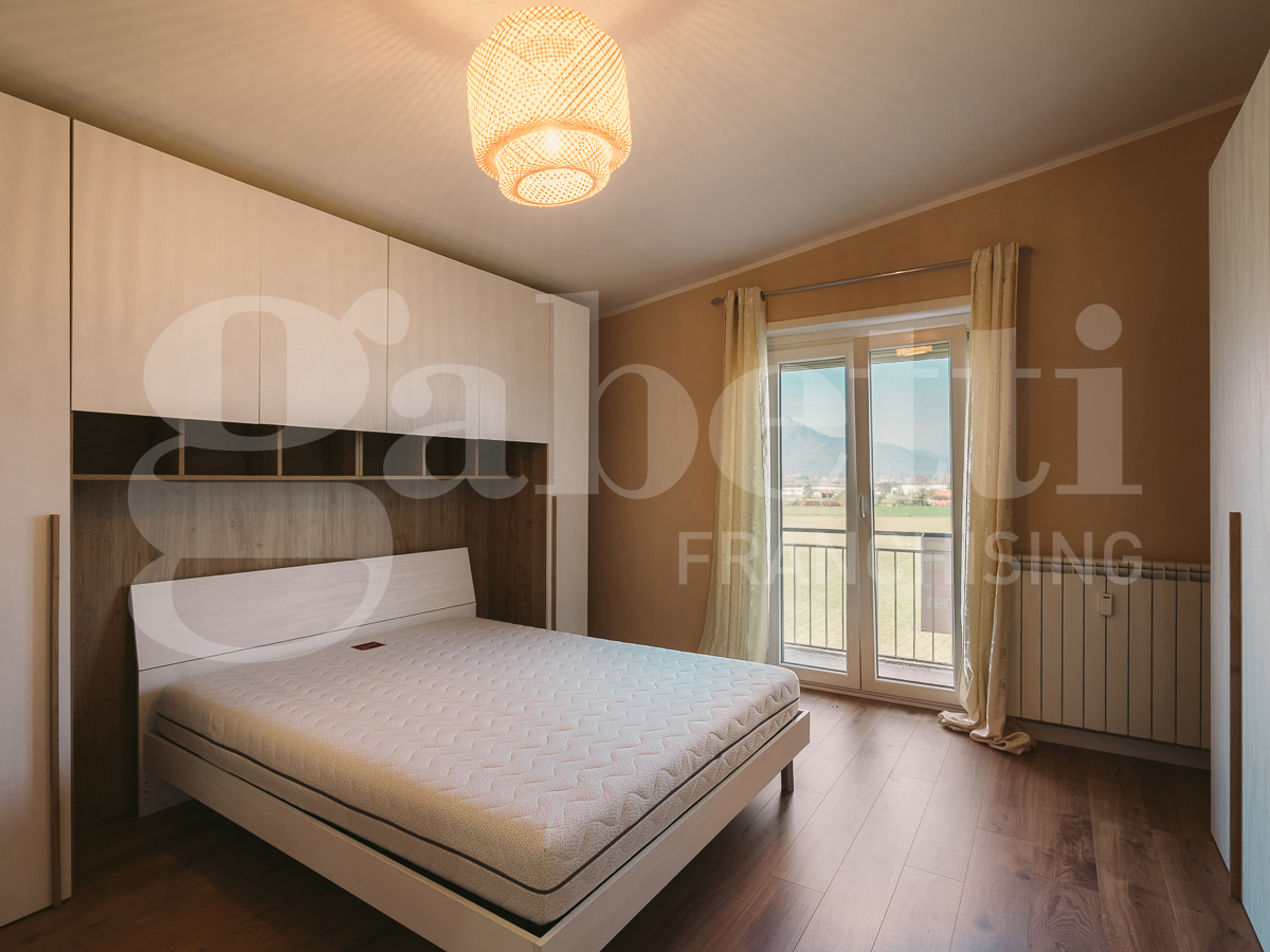 Trilocale con box a Roletto