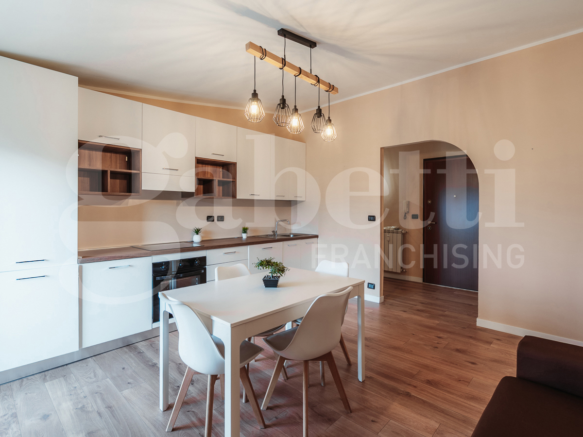 Trilocale con box a Roletto