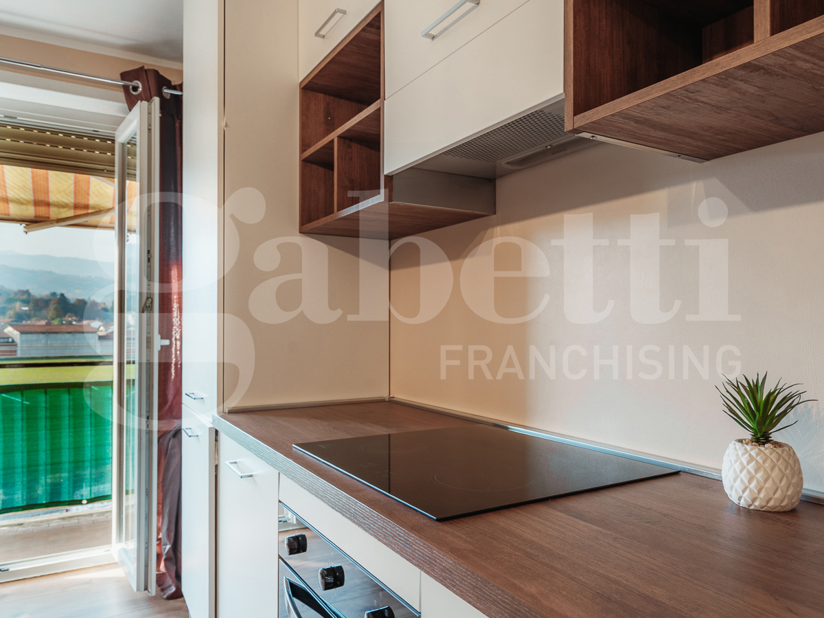 Trilocale con box a Roletto