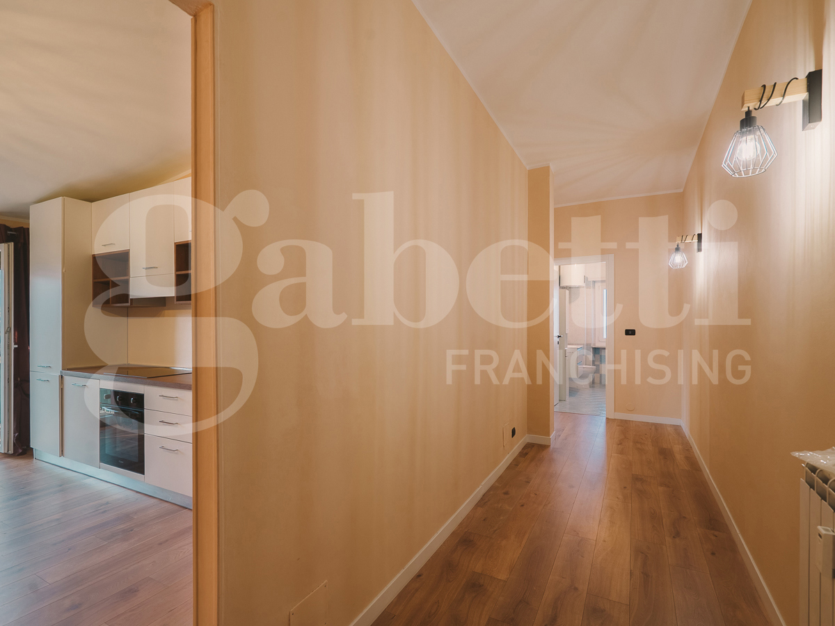 Trilocale con box a Roletto