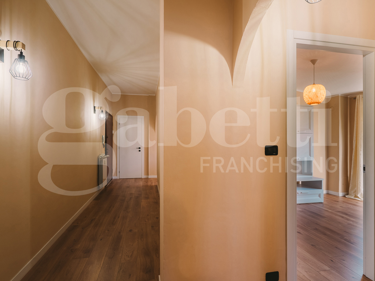 Trilocale con box a Roletto