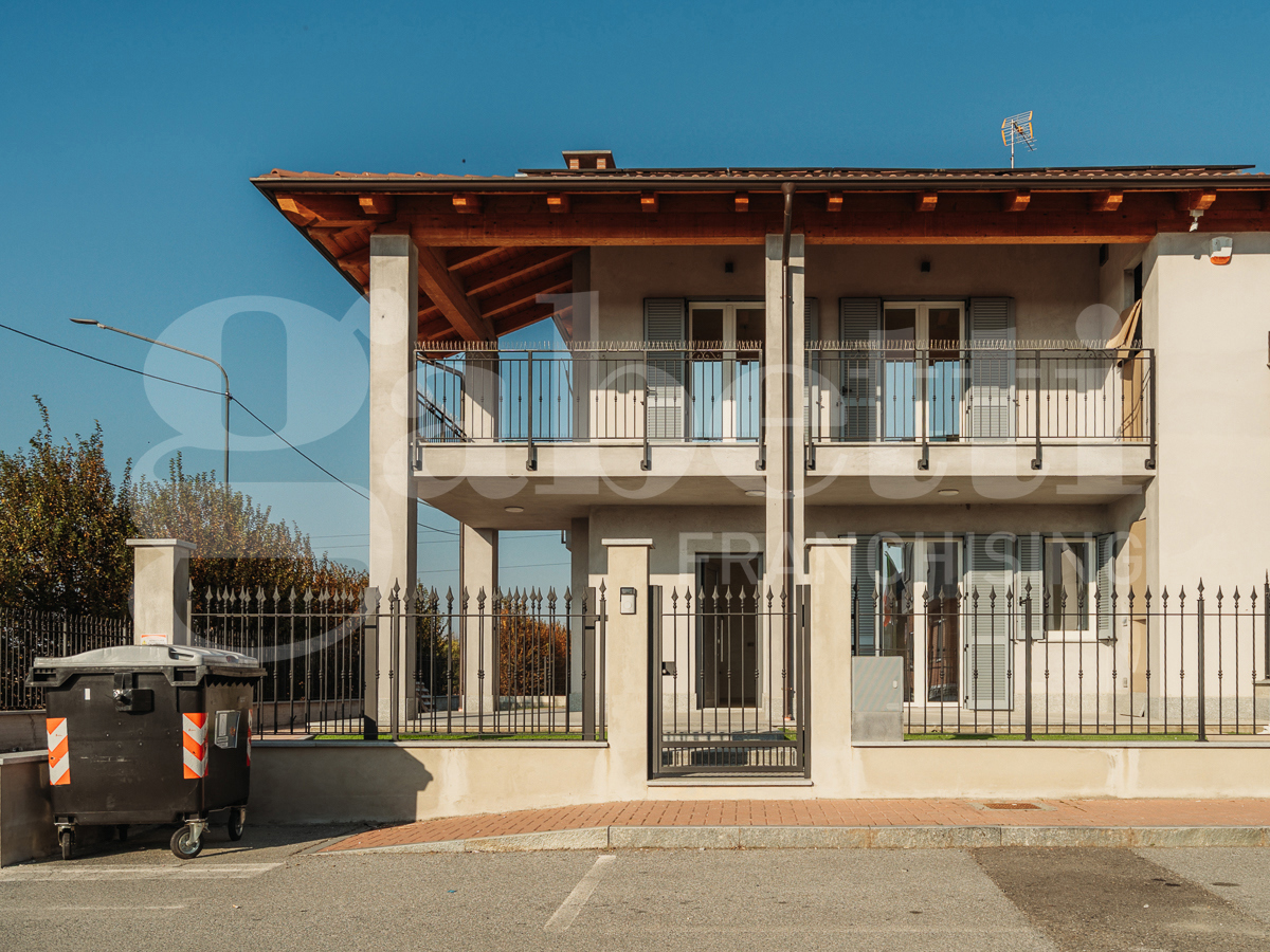 Villa con giardino a Vigone