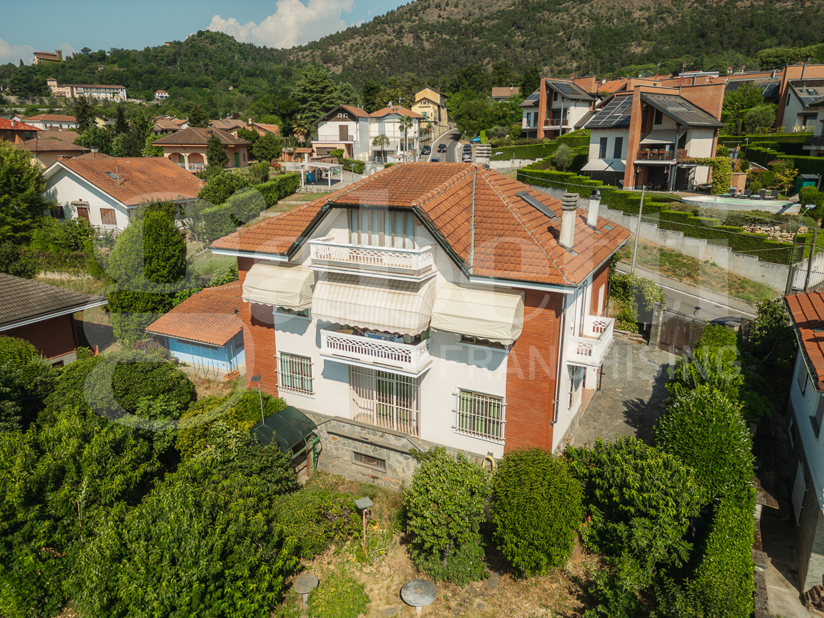 Villa con giardino a Piossasco