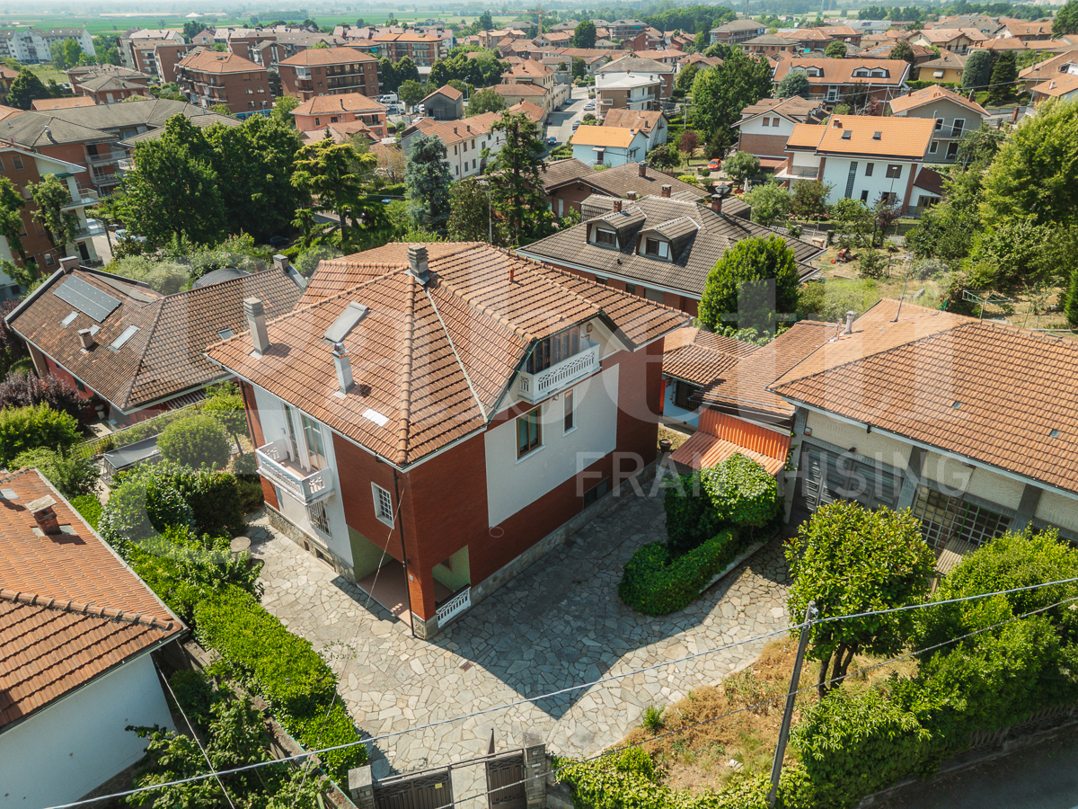Villa con giardino a Piossasco