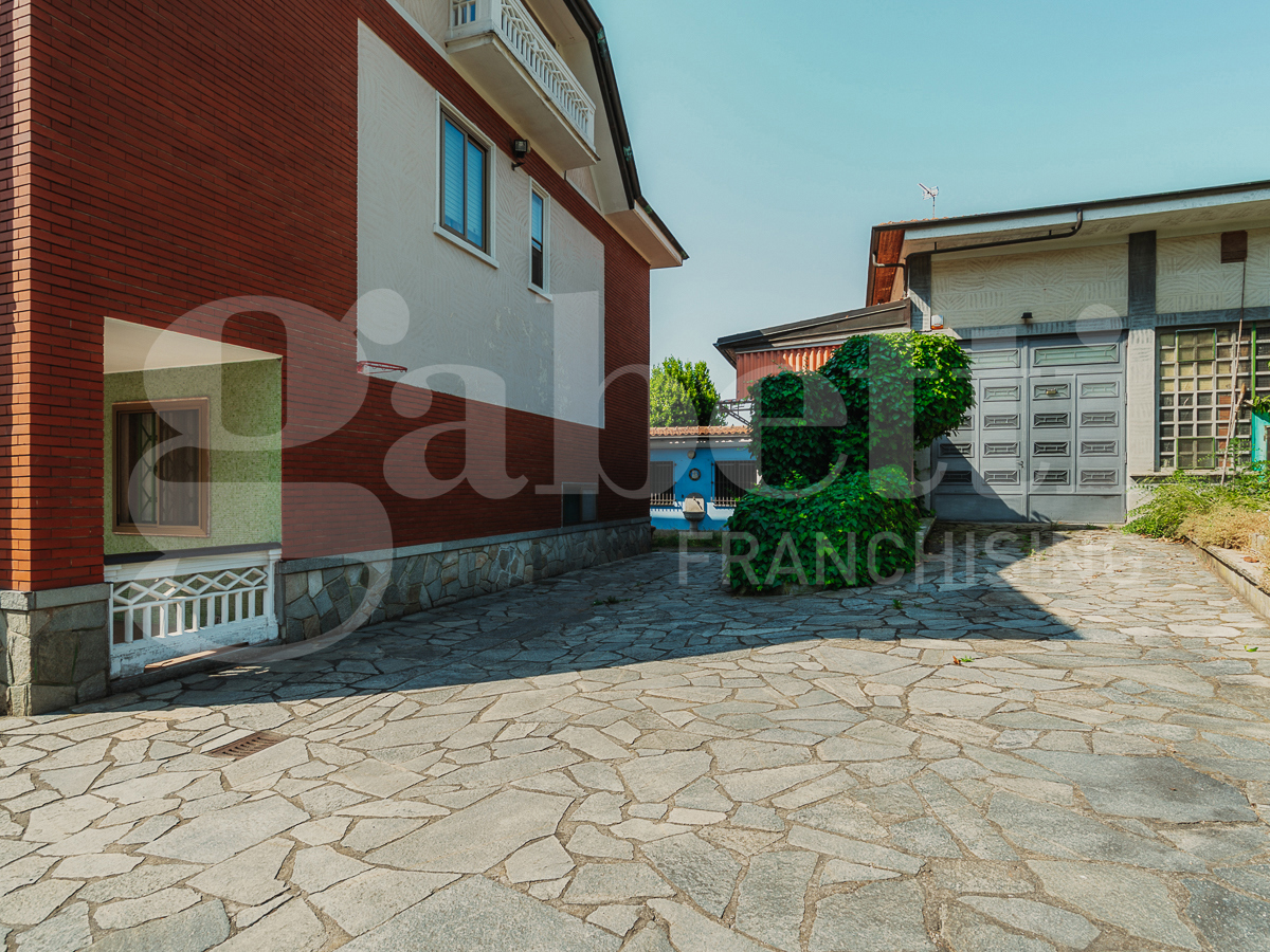 Villa con giardino a Piossasco