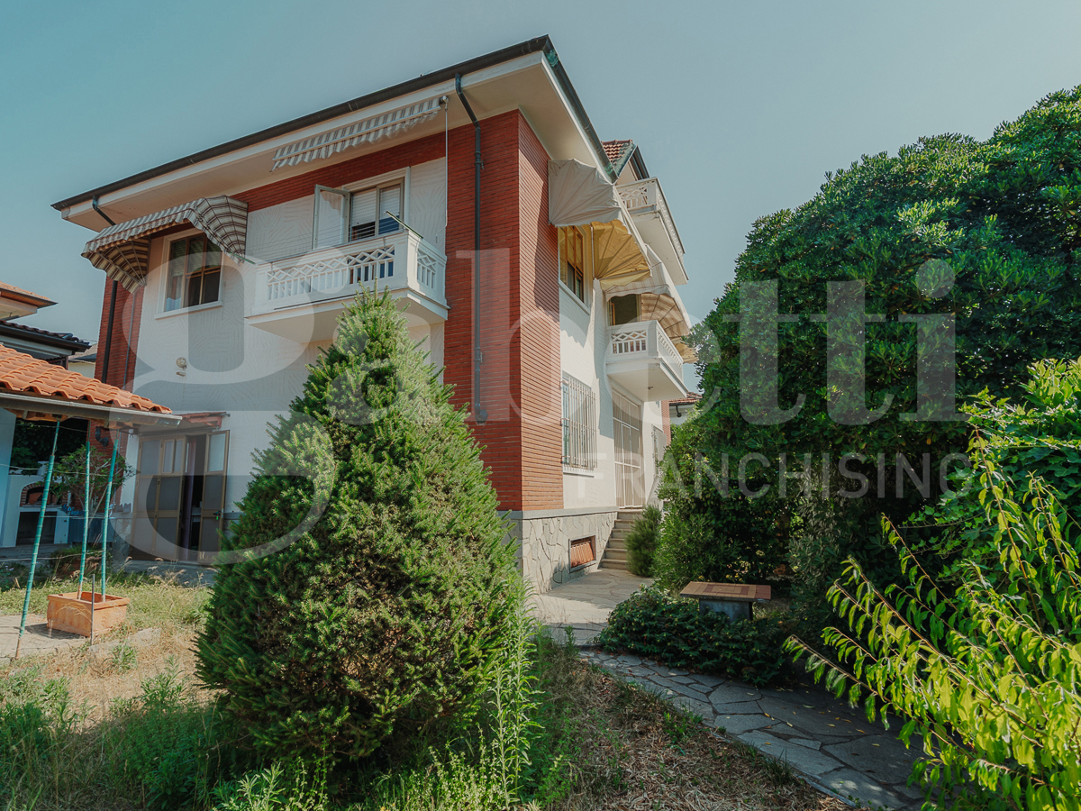 Villa con giardino a Piossasco