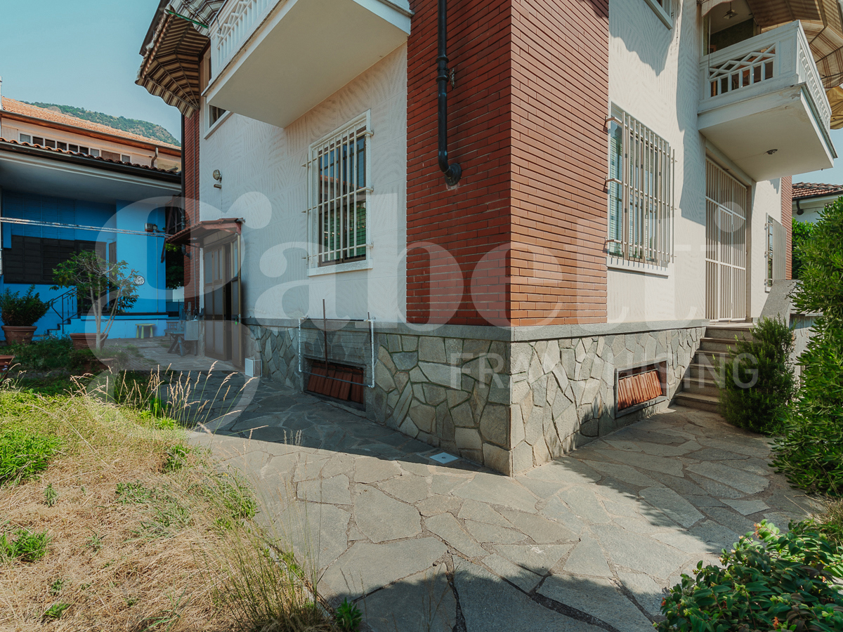 Villa con giardino a Piossasco