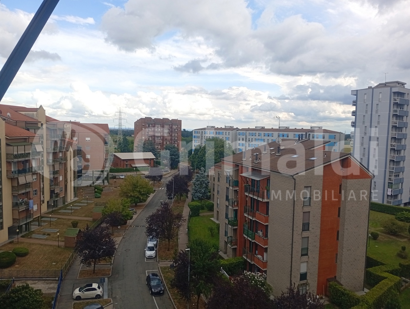 Quadrilocale con box a Beinasco