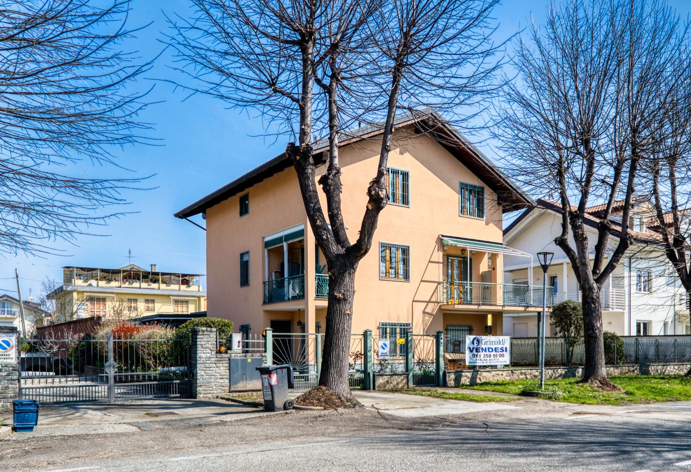 Villa Bifamiliare con giardino a Beinasco