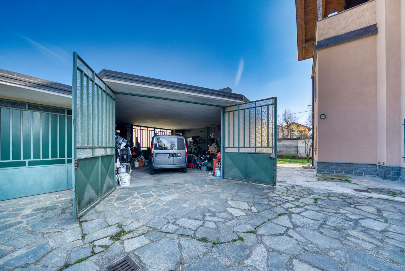 Villa Bifamiliare con giardino a Beinasco