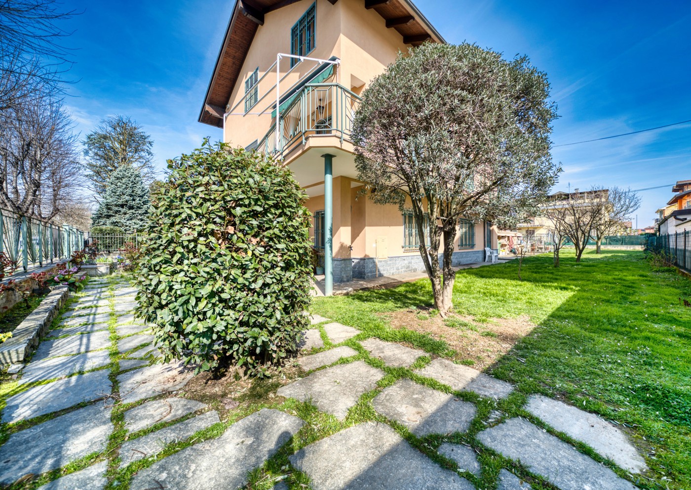 Villa Bifamiliare con giardino a Beinasco