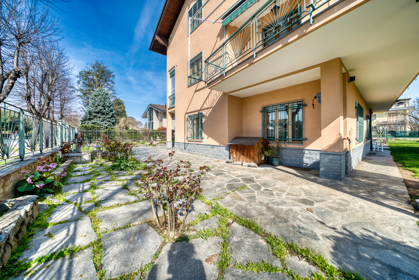 Villa Bifamiliare con giardino a Beinasco