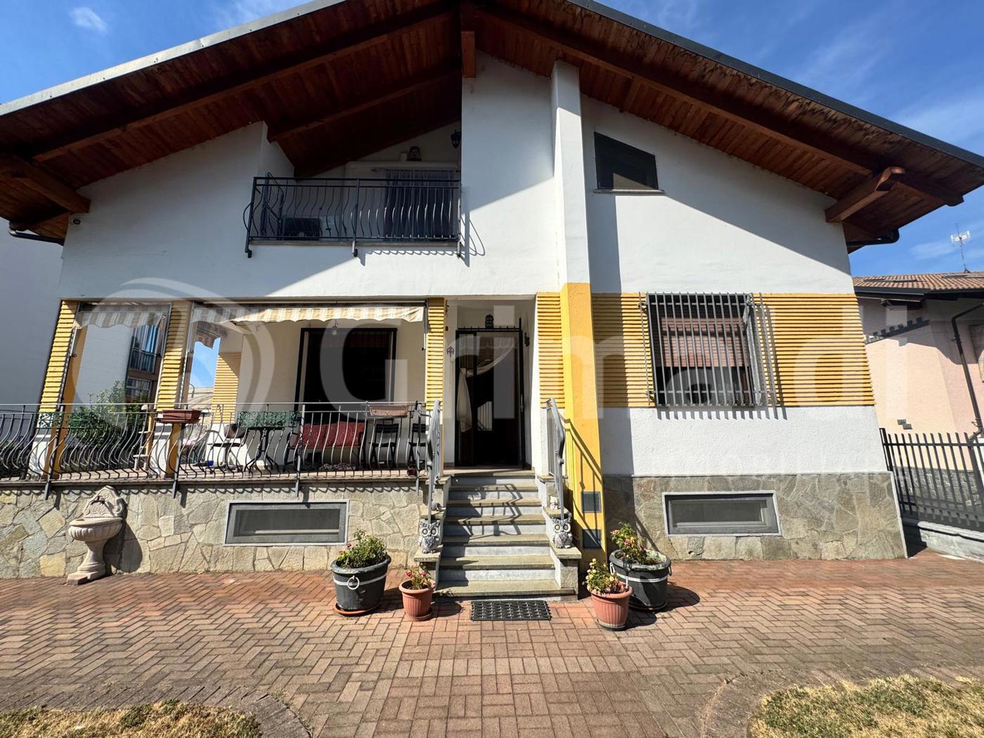 Villa con giardino a Beinasco