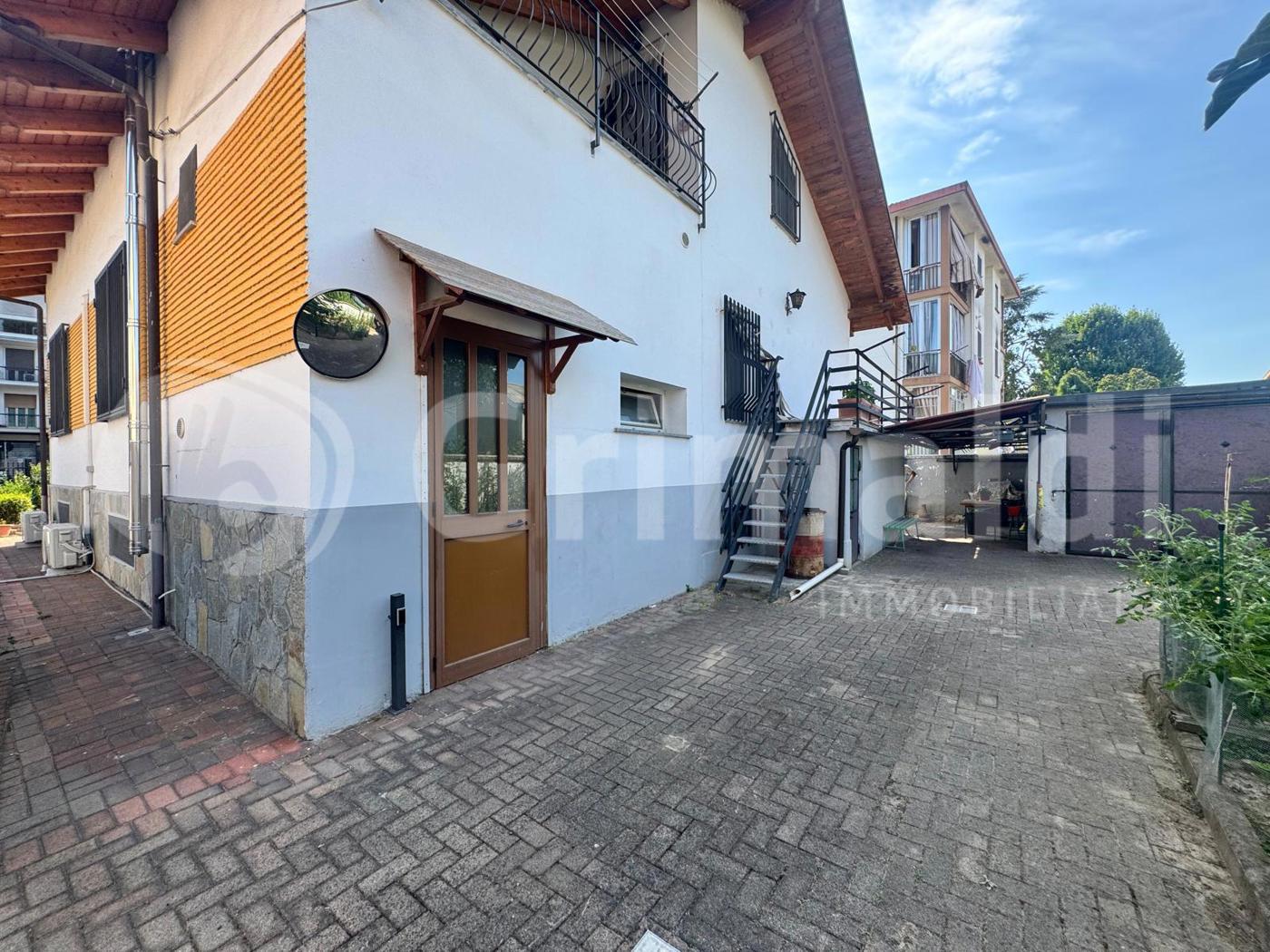 Villa con giardino a Beinasco