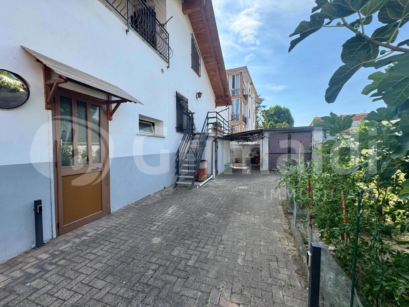 Villa con giardino a Beinasco