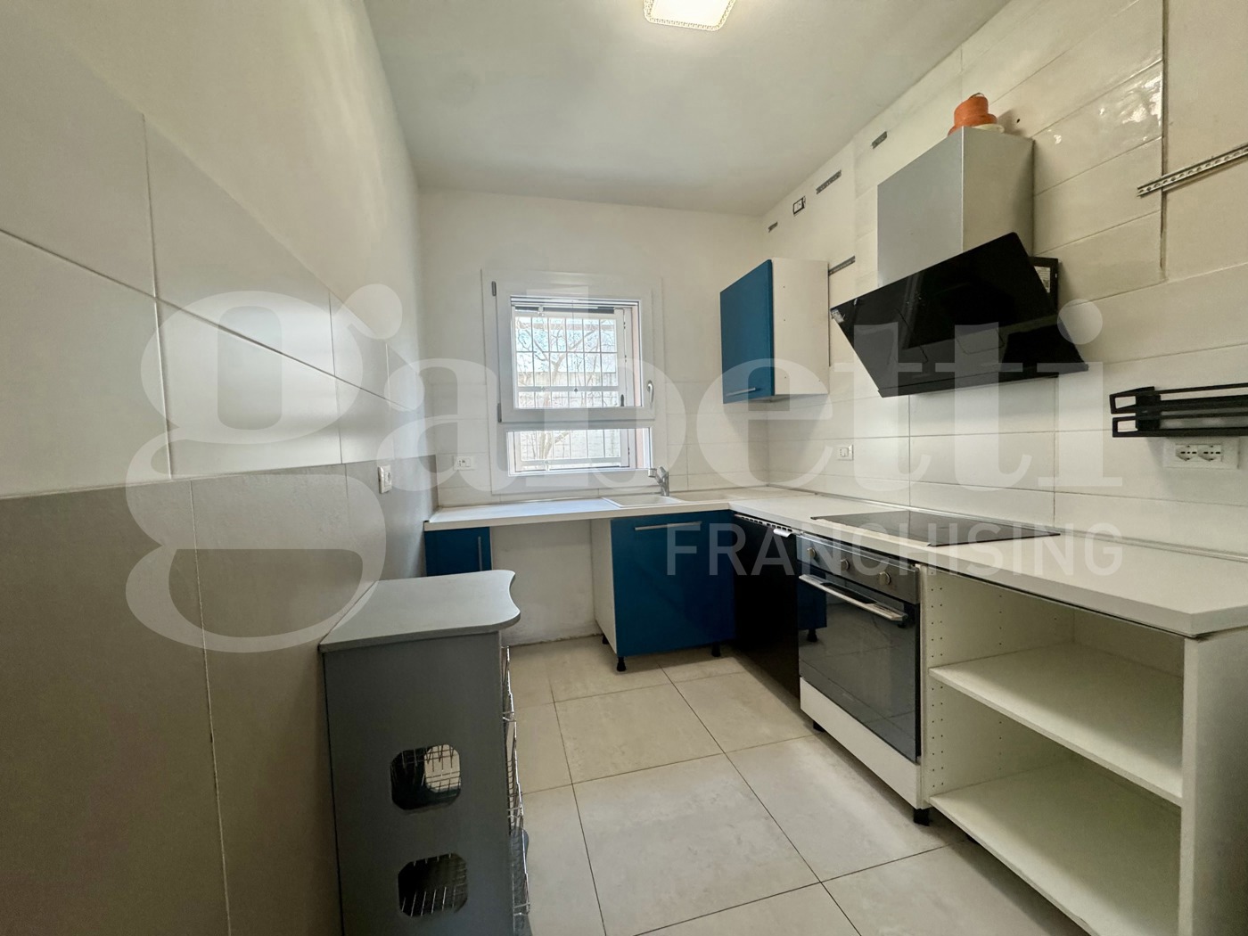 Quadrilocale con box a Bologna