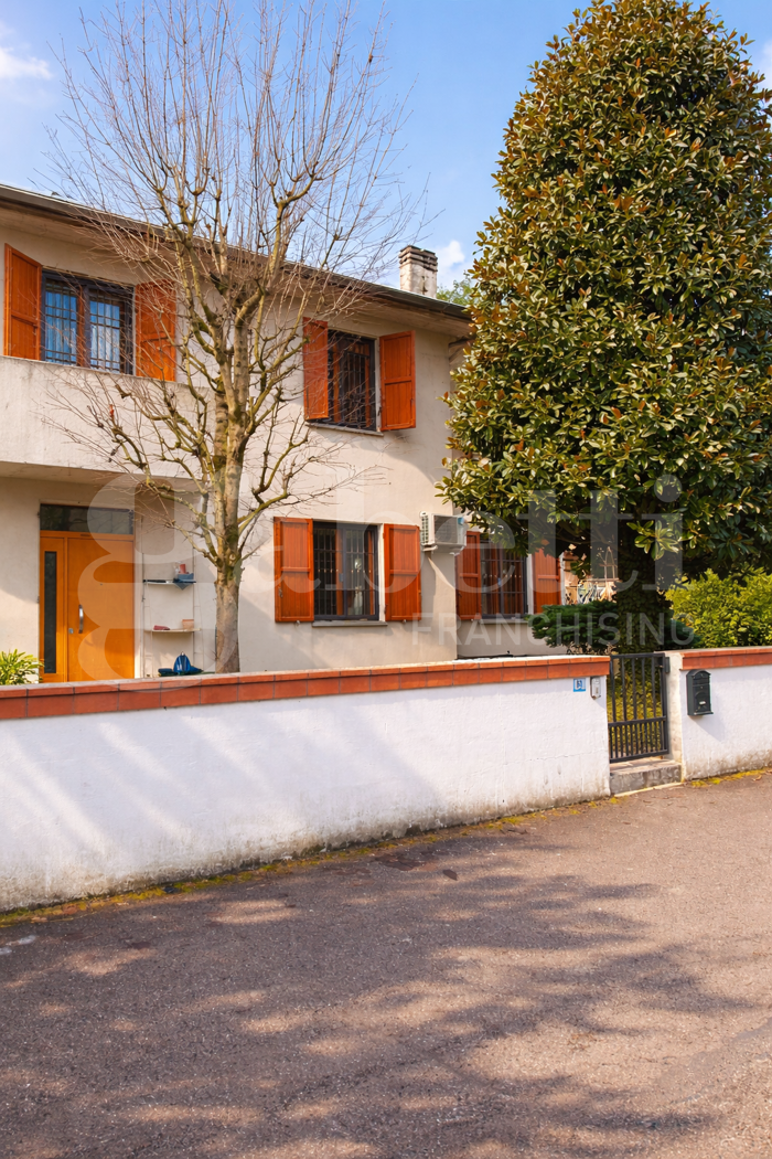 Villa con giardino a Minerbio