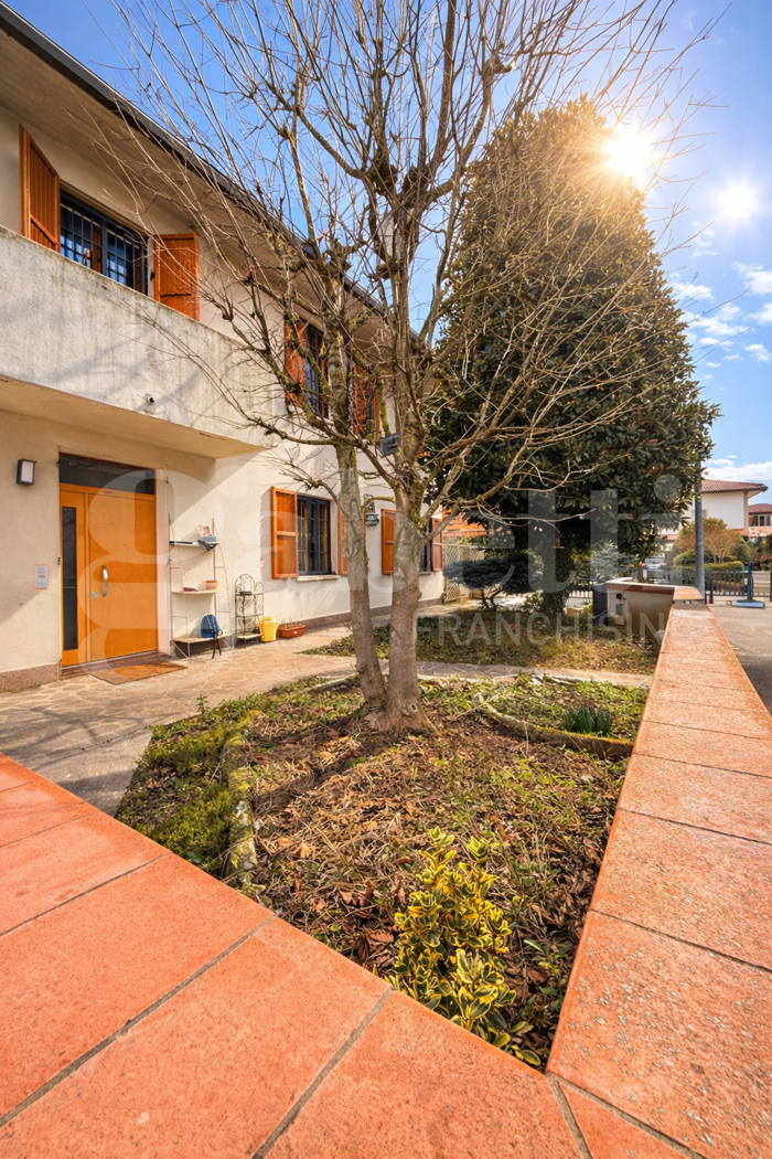 Villa con giardino a Minerbio